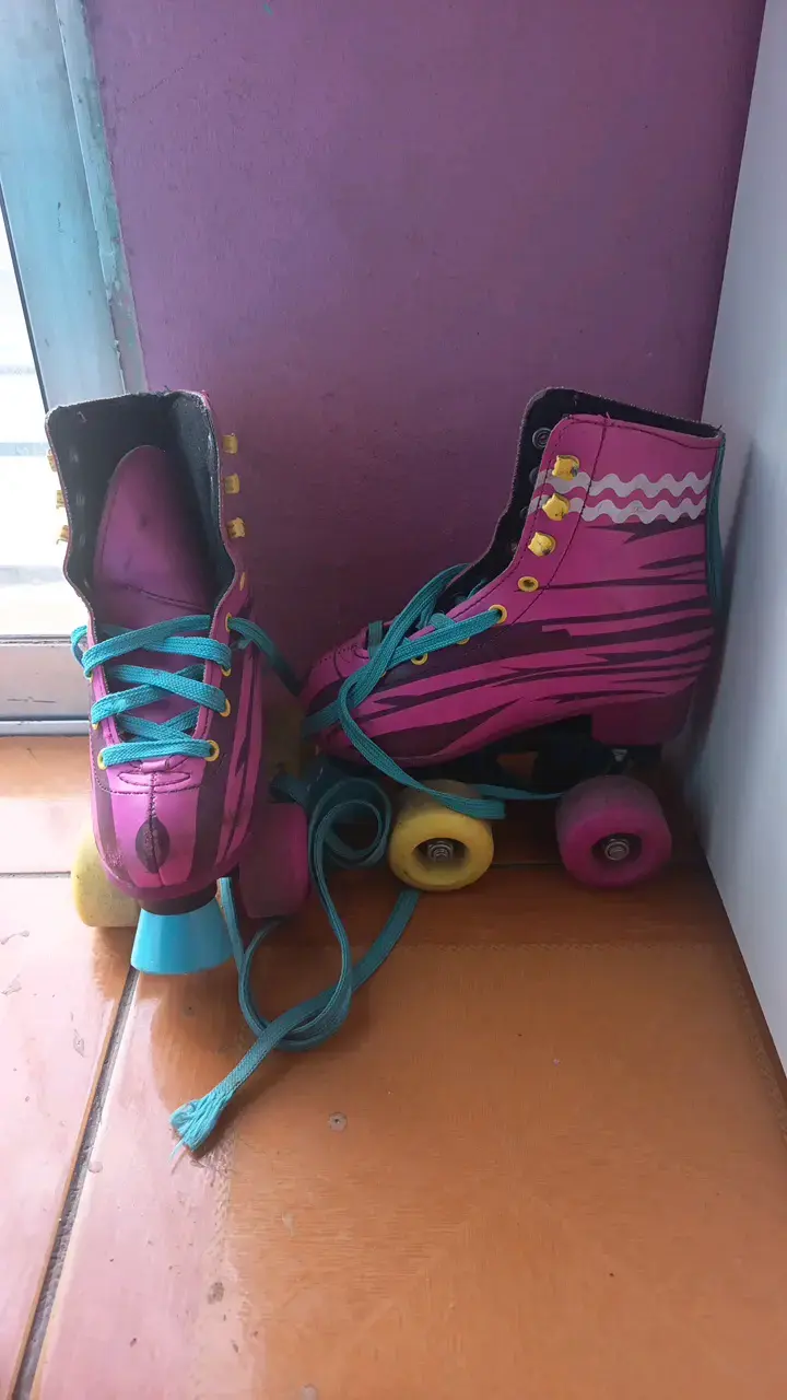 Patines de cuatro ruedas rosados para niñas