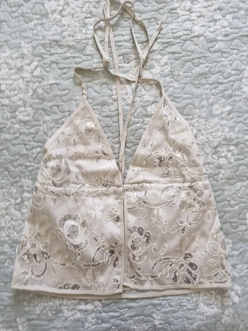 Top de encaje beige con lentejuelas - 1