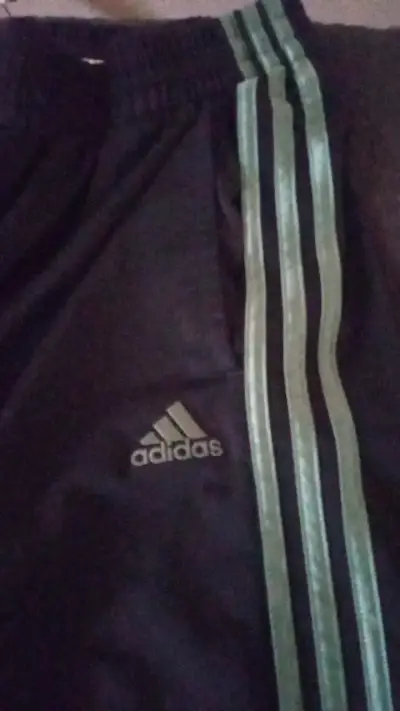 Pantalones deportivos negros con verde adidas - miniatura 2