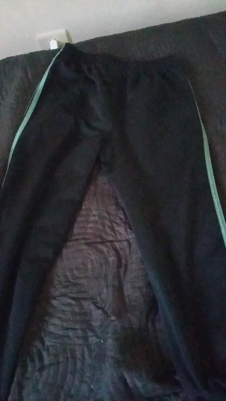 Pantalones deportivos negros con verde adidas - 5