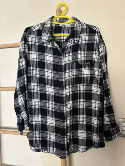 Camisa de franela a cuadros blanco y negro - miniatura 1