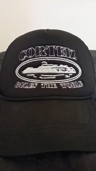 Gorra negra Corteiz con bordado - miniatura 1
