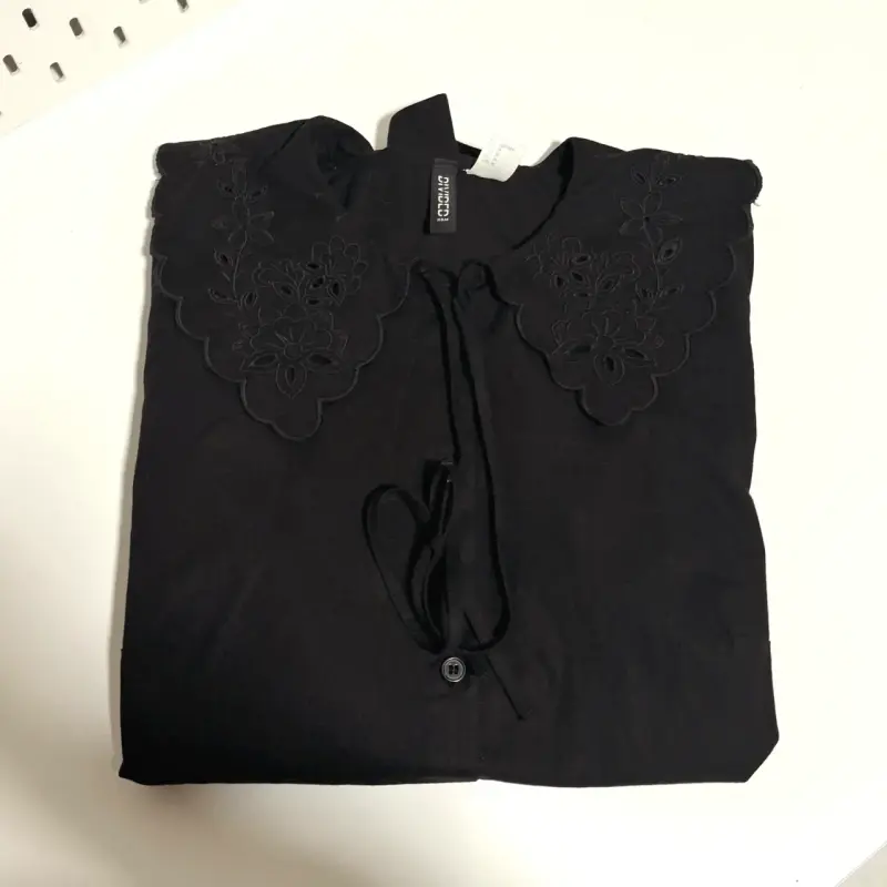 Blusa cuello bobo con bordado - 1