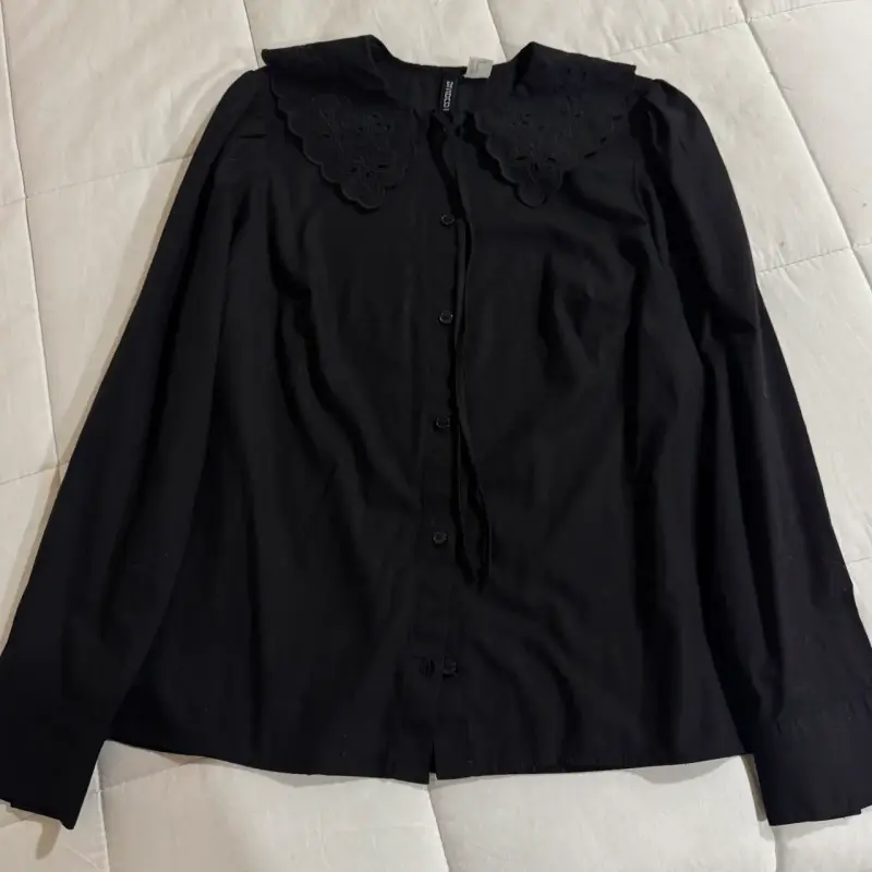Blusa cuello bobo con bordado - 3