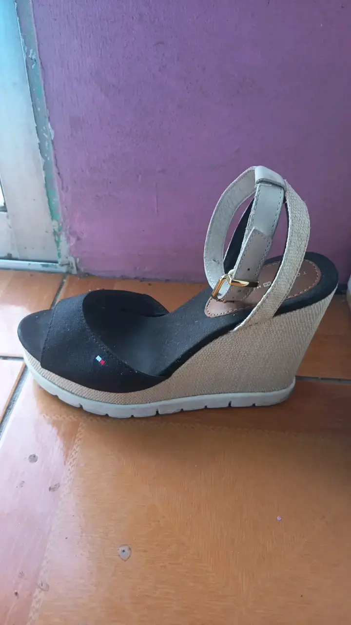 Sandalia negra - 1