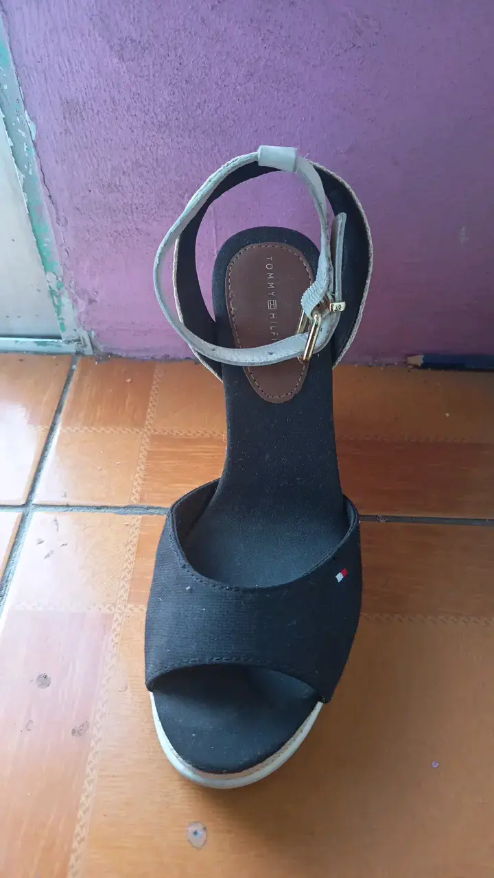 Sandalia negra - 2