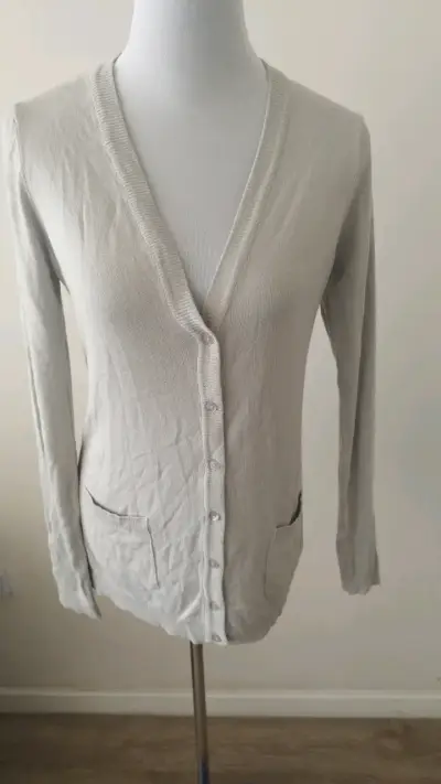 Cardigan beige de punto para mujer - miniatura 1