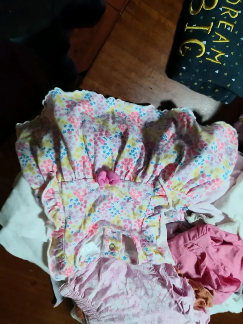 Vestido de bebé floral con volantes - 1