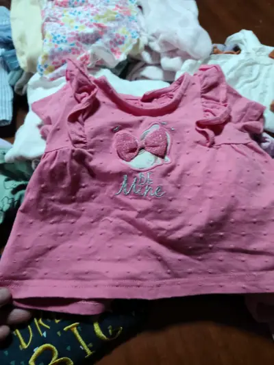 Vestido de bebé floral con volantes - miniatura 2