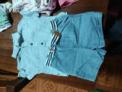 Vestido de bebé floral con volantes - miniatura 5
