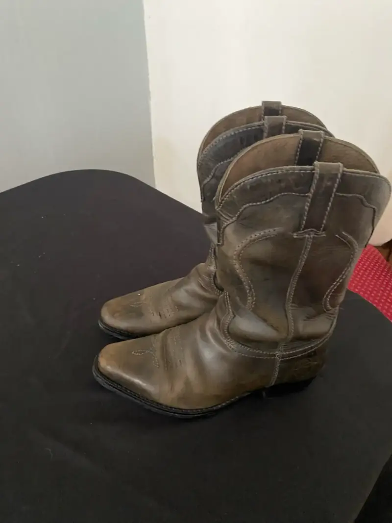 Botas vaqueras de cuero marrón en buen estado - 1