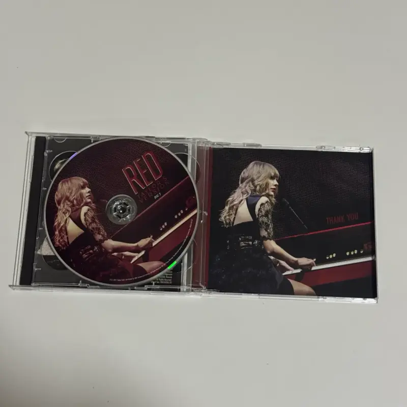 Red Taylor Swift - 4