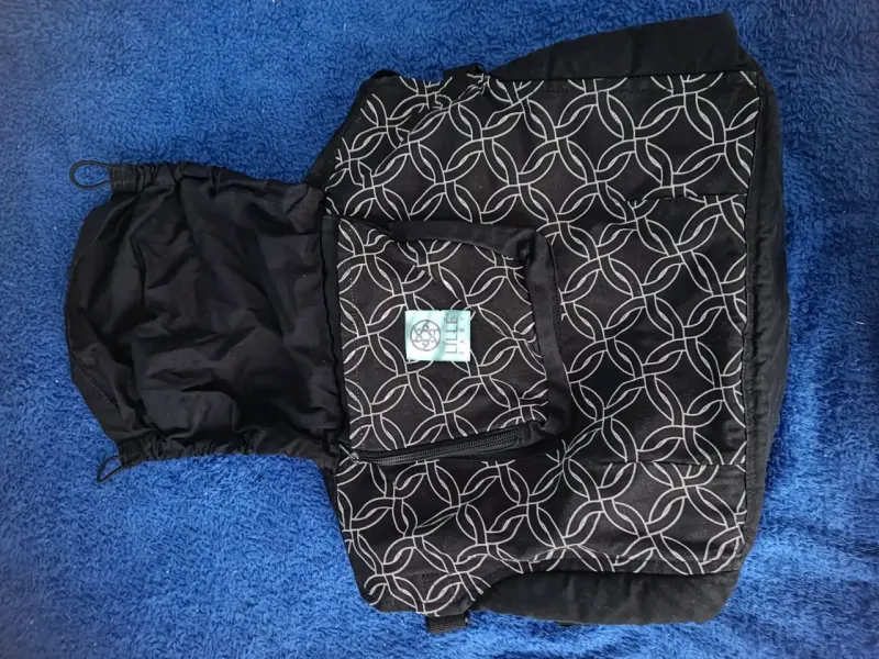 Portabebé Lillebaby Negra con diseño - 2
