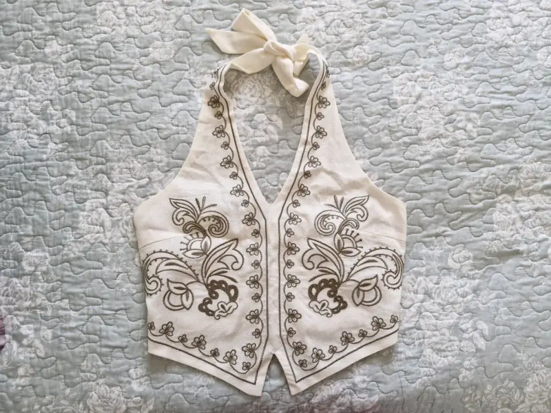 Chaleco bordado blanco bohemio