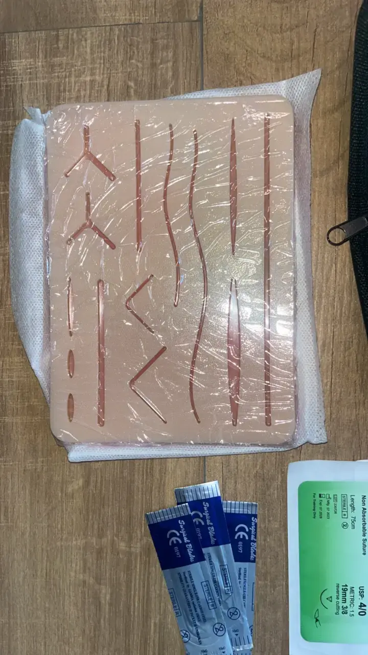 Kit de práctica de sutura con herramientas - 4