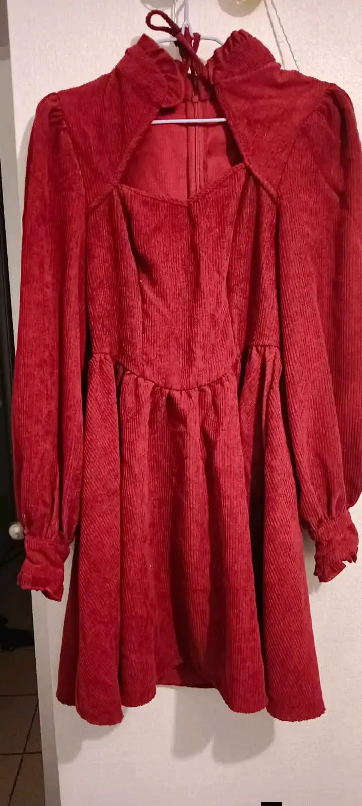 Vestido rojo de pana con cuello alto - 1