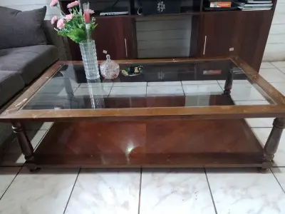Mesa de centro de madera y vidrio - miniatura 1