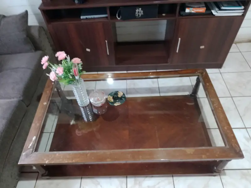 Mesa de centro de madera y vidrio - 2
