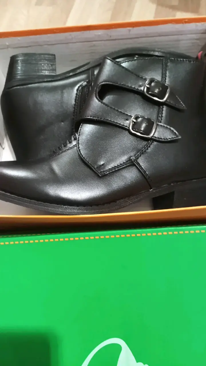 Botines de cuero negro con hebillas - 1