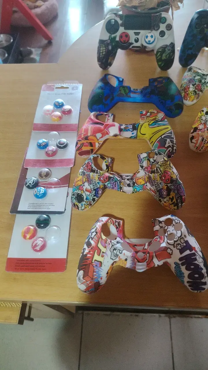 Set de carcasas y grips para control de consola - 2