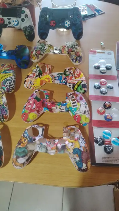 Set de carcasas y grips para control de consola - miniatura 3
