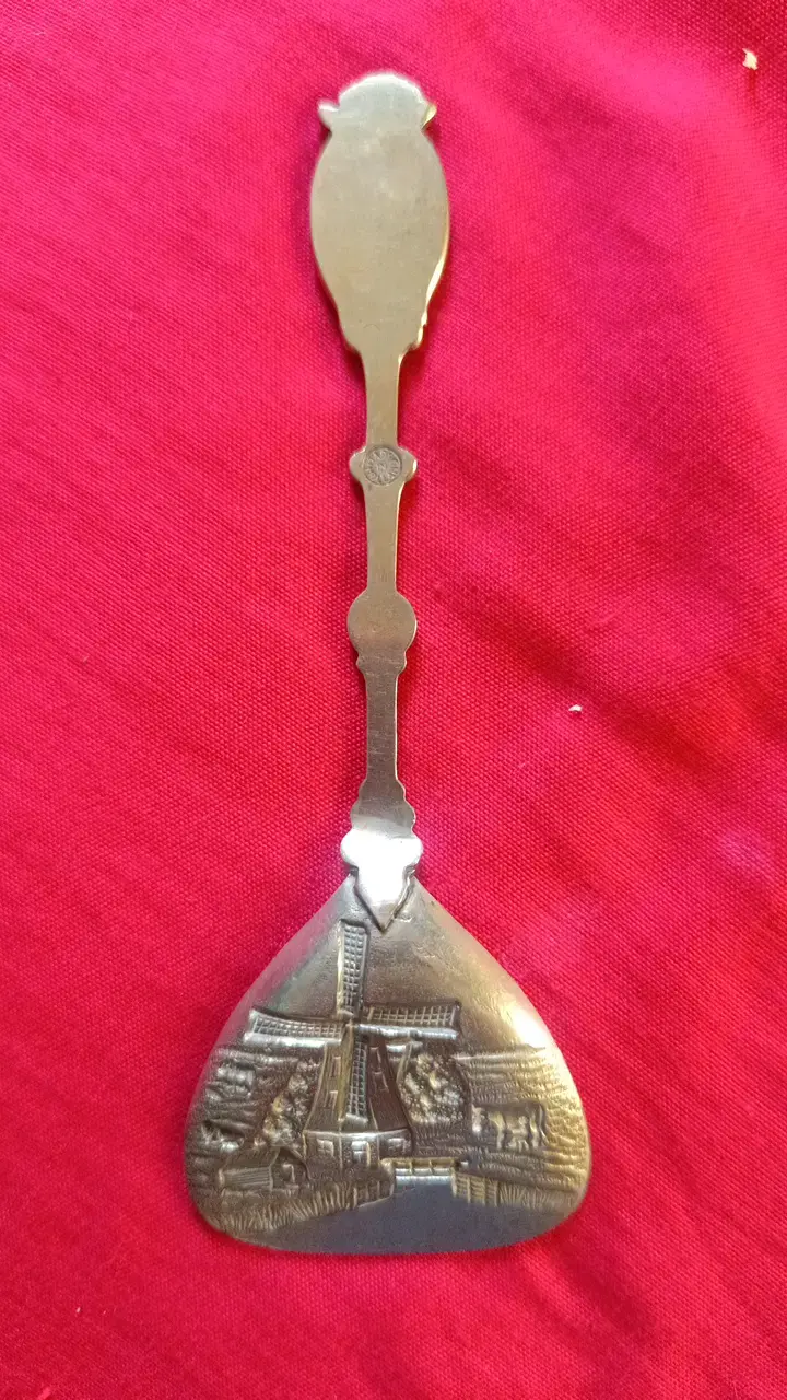 Cuchara coleccionable de metal con diseño de molino - 2