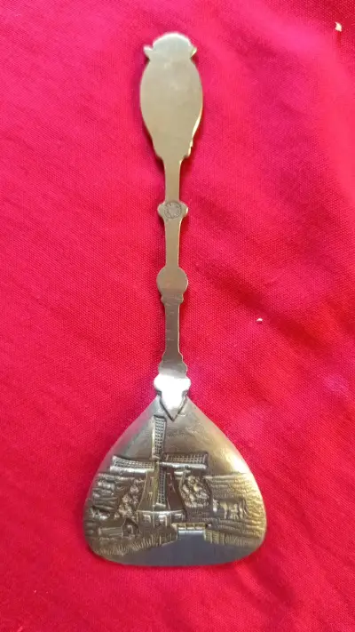 Cuchara coleccionable de metal con diseño de molino - miniatura 2