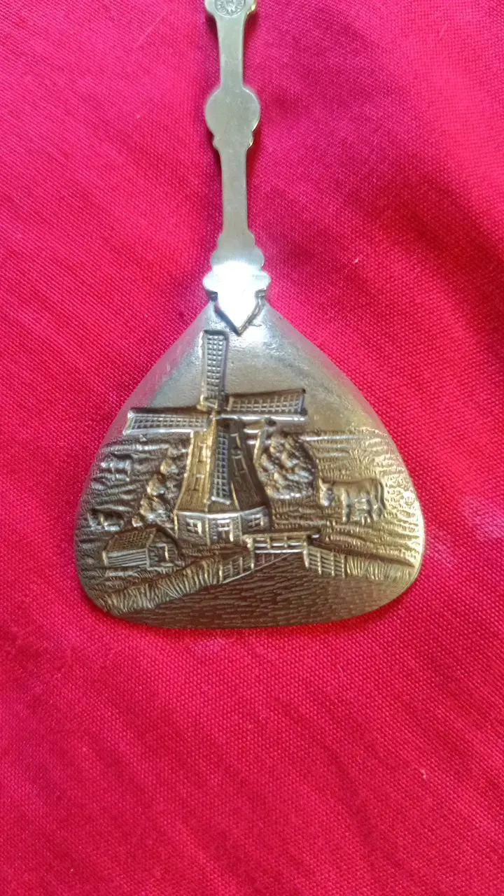 Cuchara coleccionable de metal con diseño de molino - 4