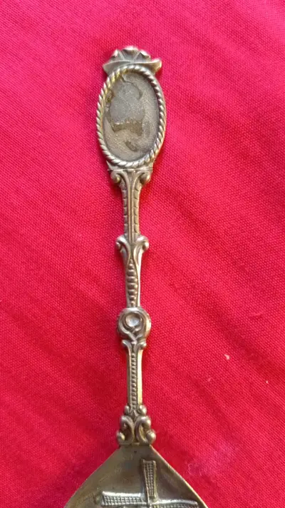 Cuchara coleccionable de metal con diseño de molino - miniatura 5