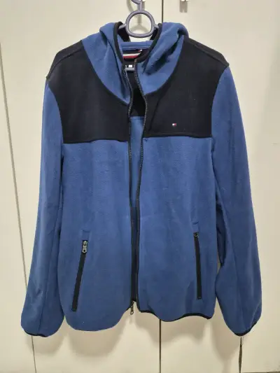 Chaqueta polar Tommy Hilfiger azul y negra - miniatura 1