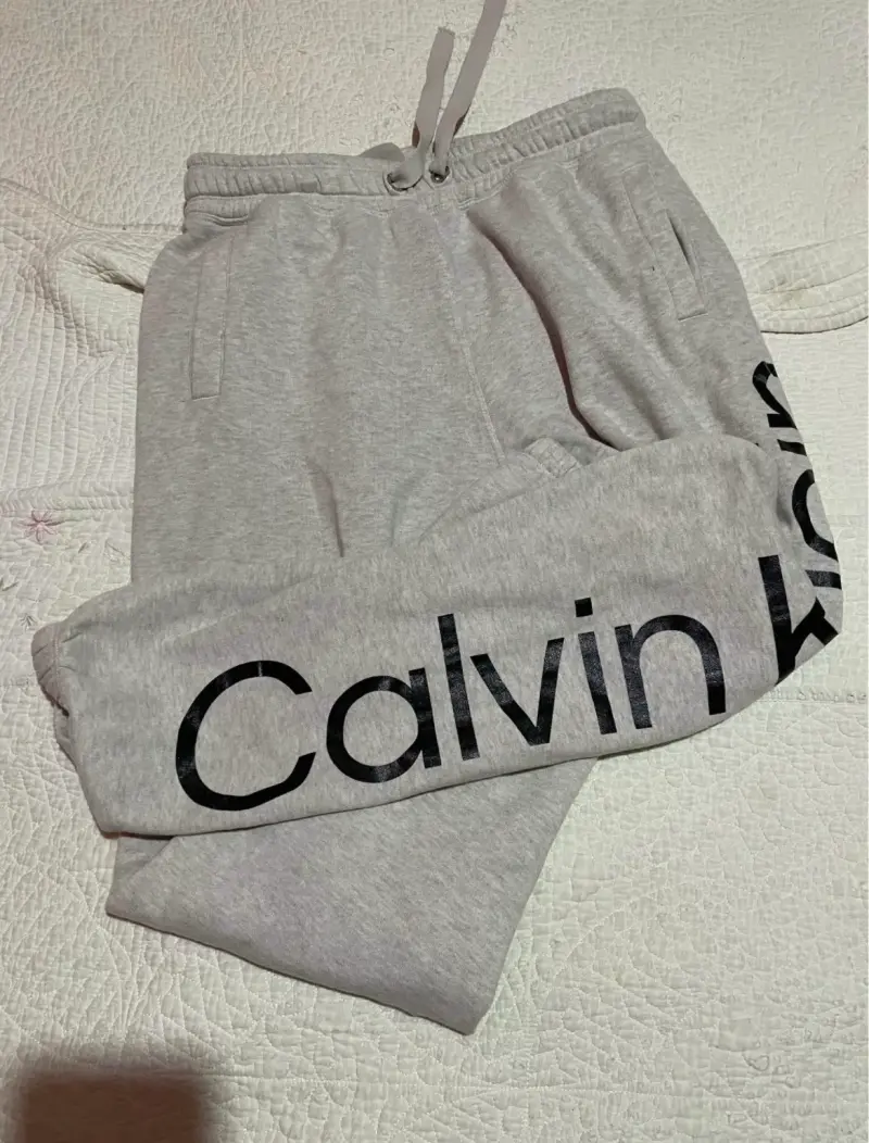 Pantalones deportivos Calvin Klein grises - 1