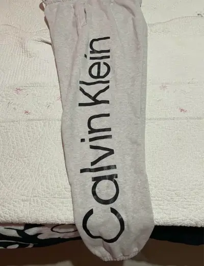 Pantalones deportivos Calvin Klein grises - miniatura 3