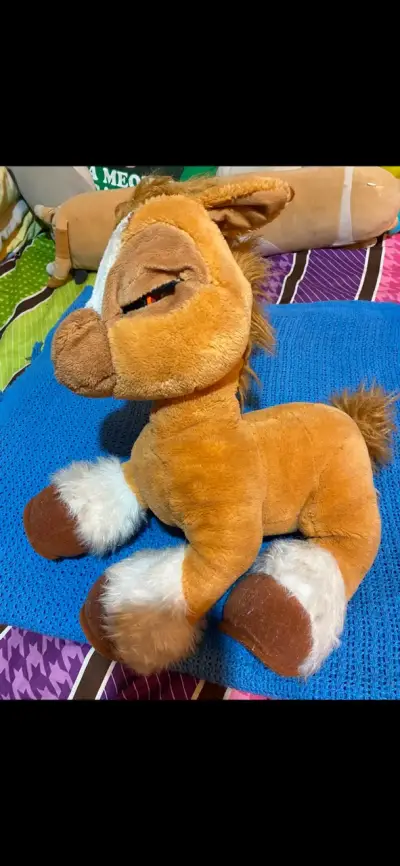Peluche de gato gris con ojos grandes - miniatura 3