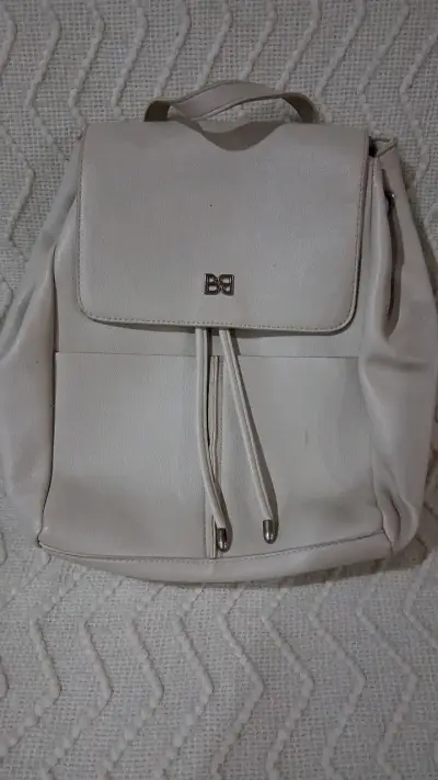 Mochila beige de cuero sintético con logo - miniatura 1