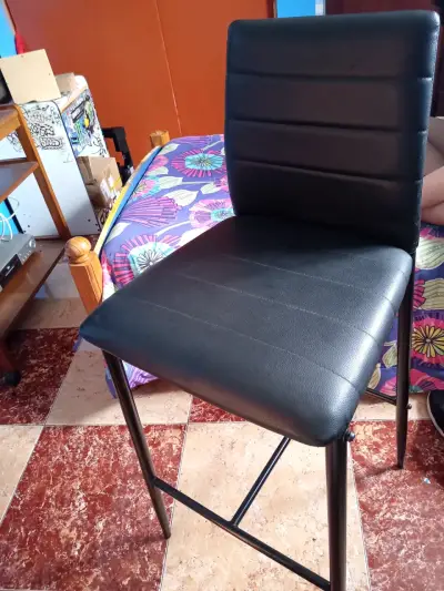 Silla alta de cuero sintético negra - miniatura 1