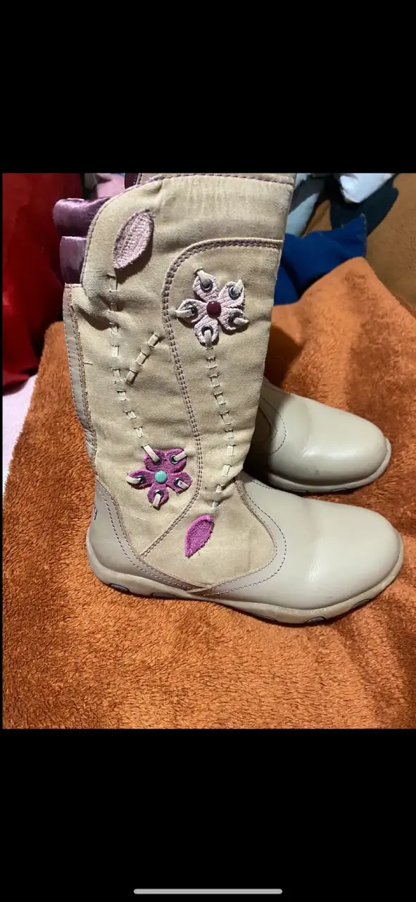 Botas beige con bordado floral para mujer - 1
