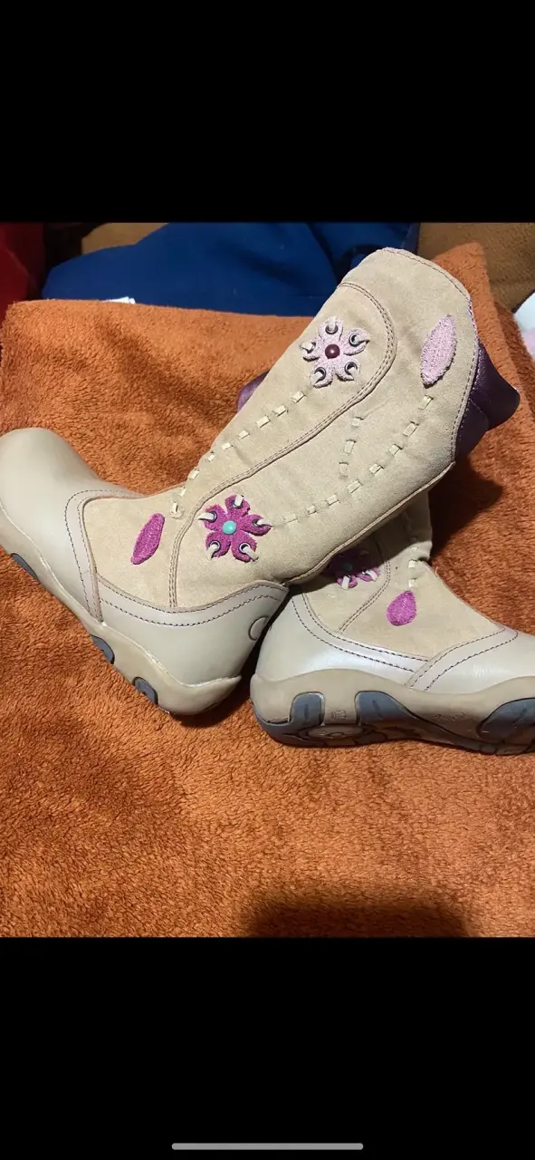 Botas beige con bordado floral para mujer - 2