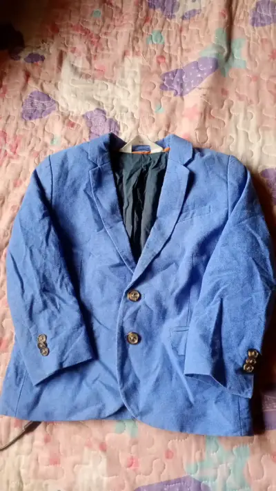 Chaqueta infantil con capucha de piel sintética - miniatura 4