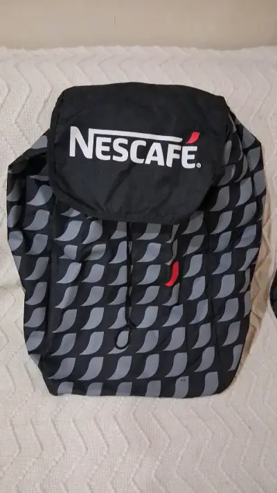 Bolso Nescafé negro con diseño moderno - miniatura 1