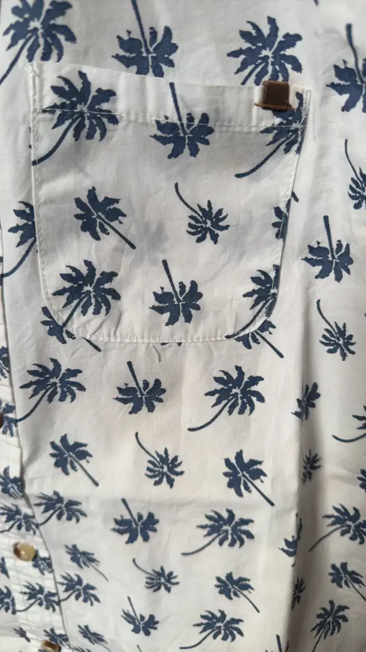 Camisa de niño blanca con estampado de palmeras - 3