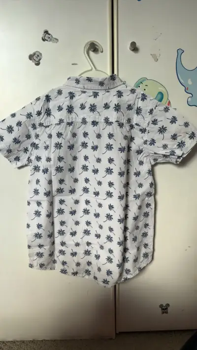 Camisa de niño blanca con estampado de palmeras - miniatura 4
