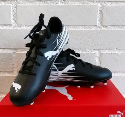 Zapatos de fútbol Puma negros y blancos - miniatura 2