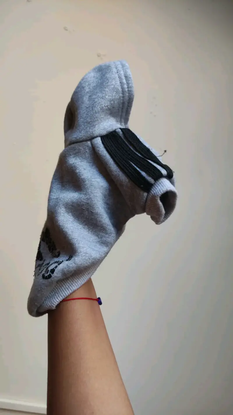 Polerón gris para perro con capucha.Todo se vende - 2