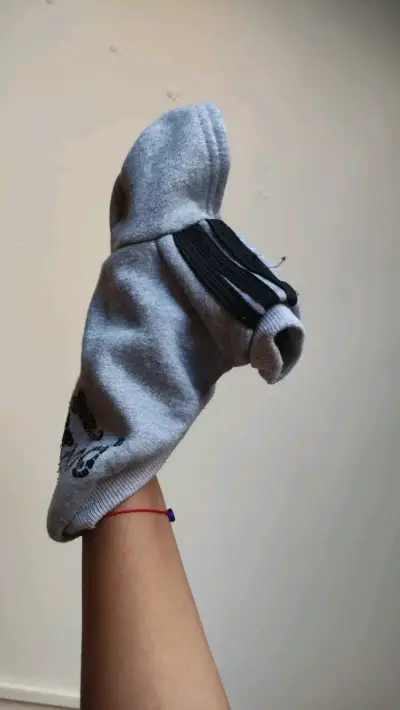Polerón gris para perro con capucha.Todo se vende - miniatura 2