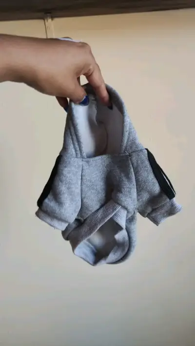 Polerón gris para perro con capucha.Todo se vende - miniatura 3