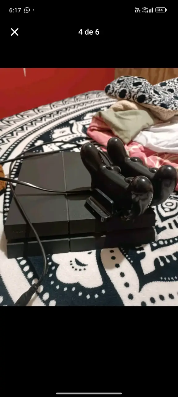 Consola de videojuegos con dos controles - 4