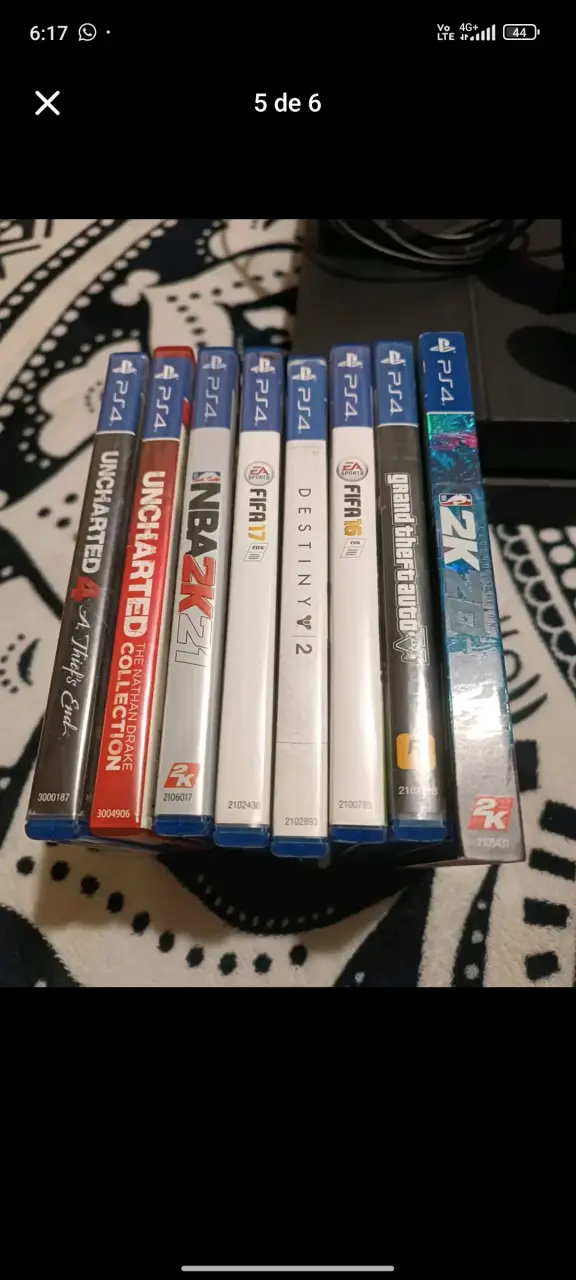Consola de videojuegos con dos controles - 5