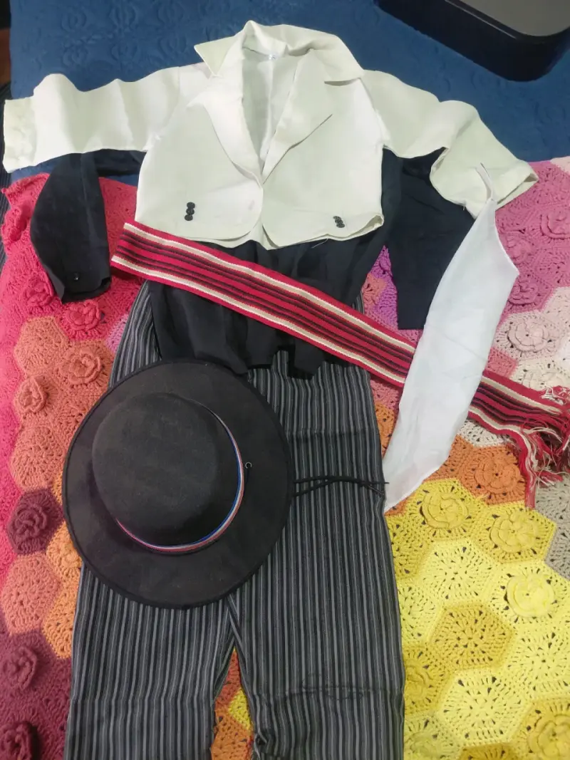 Traje de huaso chileno completo con sombrero - 2