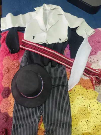 Traje de huaso chileno completo con sombrero - miniatura 2