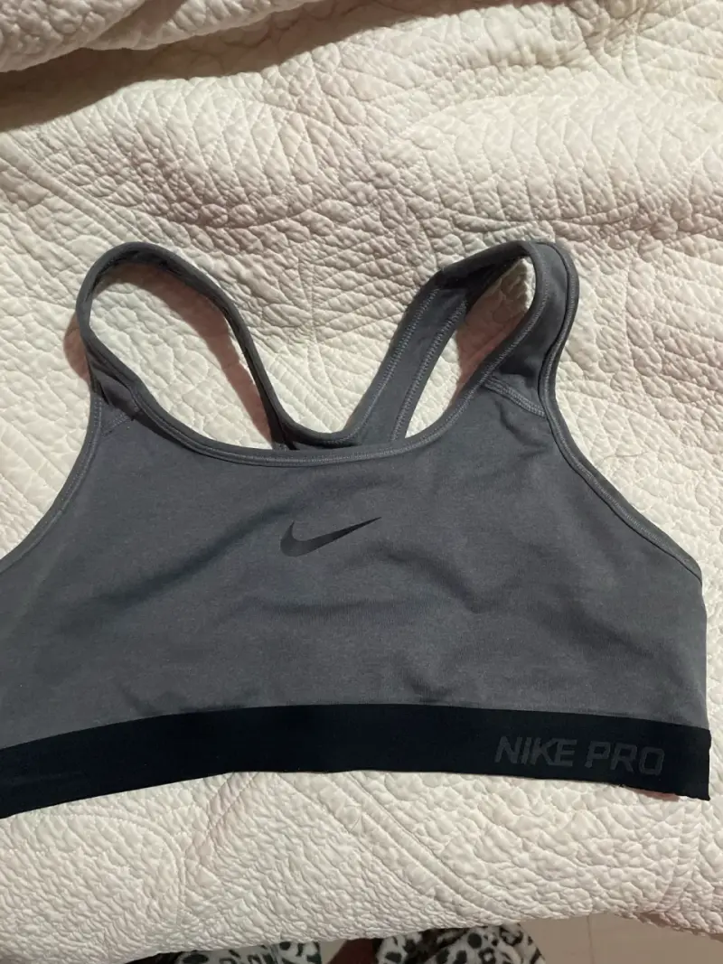 Top deportivo Nike Pro gris - 4